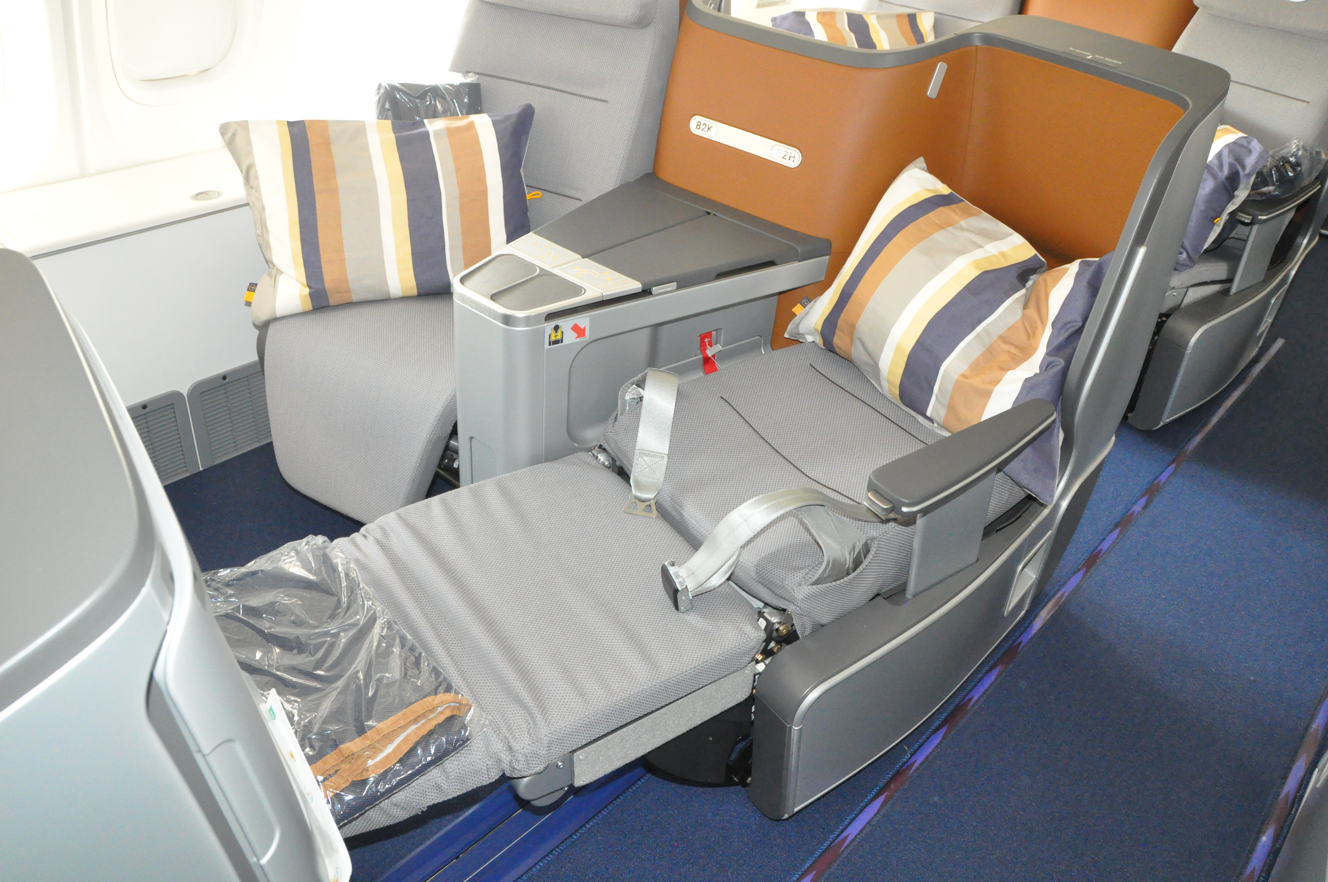 lie-flat-business-class-seats-go-mainstream-a-guide-and-review