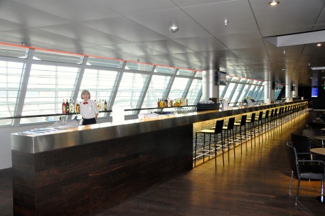 Zürich Airport's very long bar